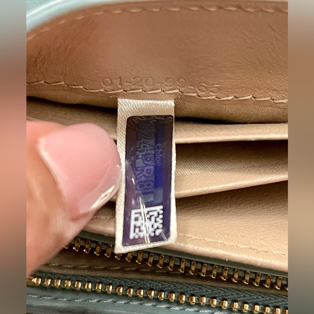 Chloe Aby Long Wallet - Picture 9 of 13